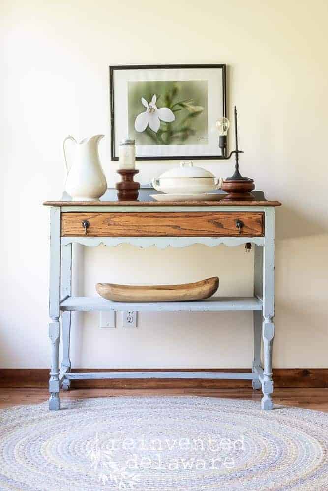 We had to compromise about the transformation of this antique oak sideboard - hubby wanted the oak grain to show and I wanted to add some color to the piece #vintagefarmhouse #vintagefurniture #vintagehomedecor #vintageinspired #vintagedesign #farmhouseinspired #farmhousechic #farmhousevintage #farmhousehappy #farmhouselove #paintedfurniture #paintedfurniturelove #neutralhome #upcycledfurniture #zibrapainting #mmsmilkpaint #shuttergray#hempoil #reinventeddelaware