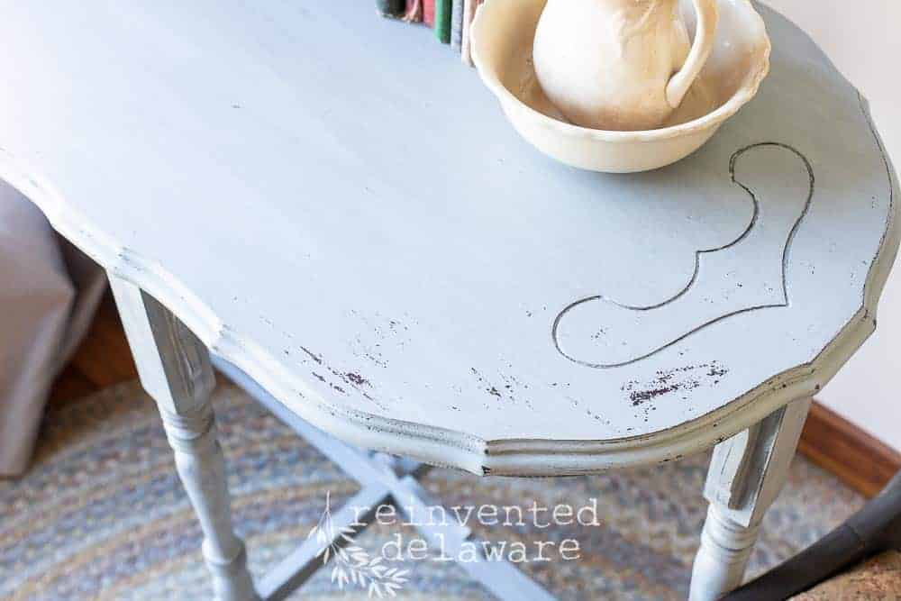 This scalloped edge side table started out pretty dark.  I loved the shape of it and I knew that painting the whole piece would bring out the details. #vintagefurniture #furnituremakeover #mmsmilkpaint