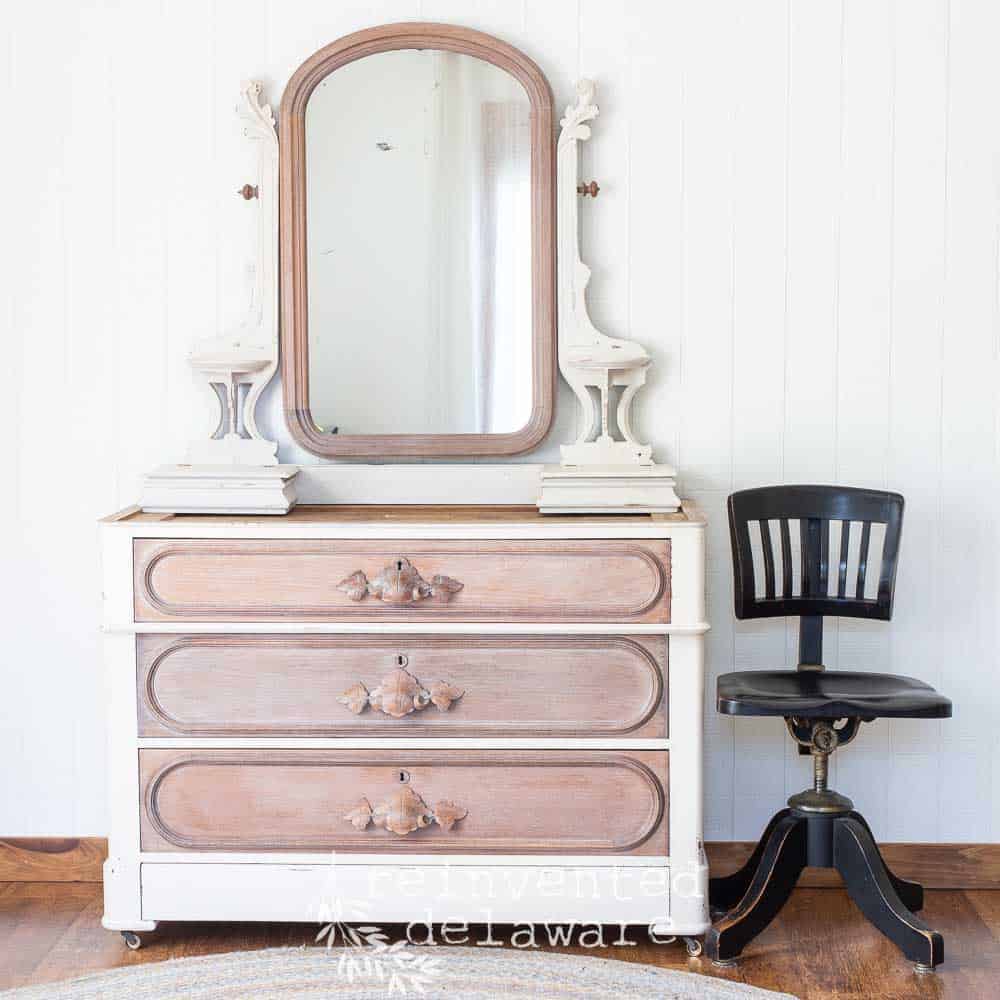 Finally, I am able to share with you the finished result of this furniture makeover!! I have been so excited to share this transformation with you so let's get to it! #vintagefurniture #furnituremakeover #antiquefurniture