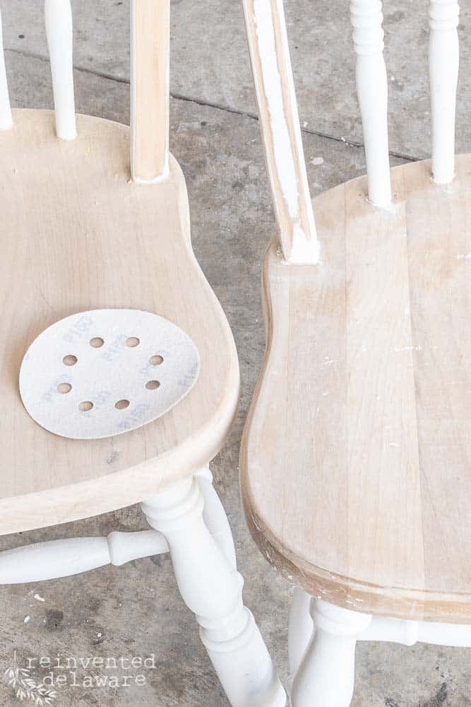 Want to know how easy it is to strip paint off of furniture? I've got you covered! I will walk you step-by-step how to strip paint from furniture! #customfurniture #furnituremakeover #diyfurnituremakeover