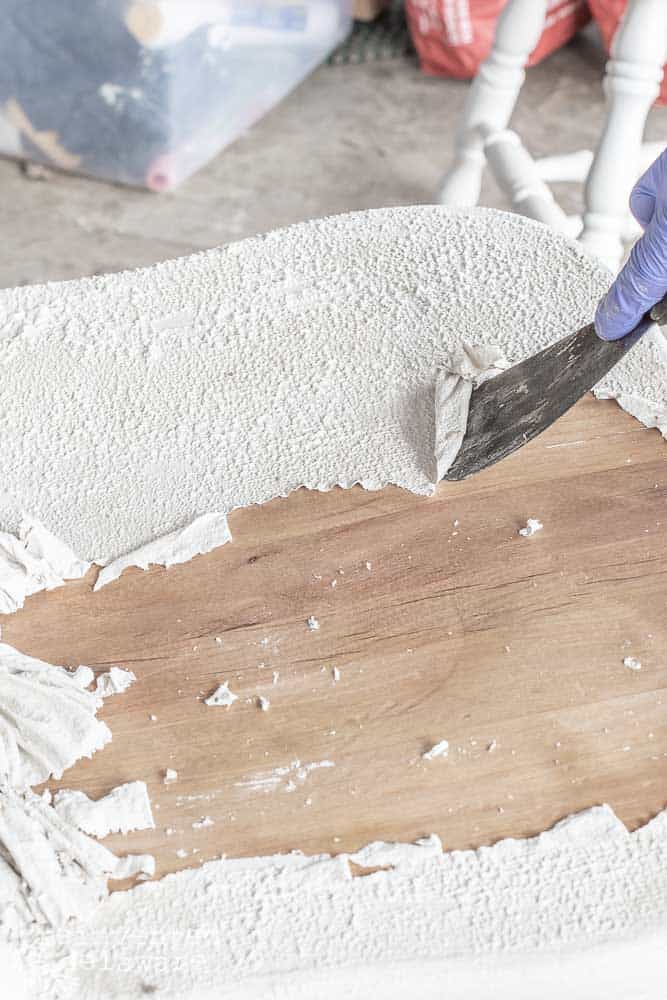 Want to know how easy it is to strip paint off of furniture? I've got you covered! I will walk you step-by-step how to strip paint from furniture! #customfurniture #furnituremakeover #diyfurnituremakeover
