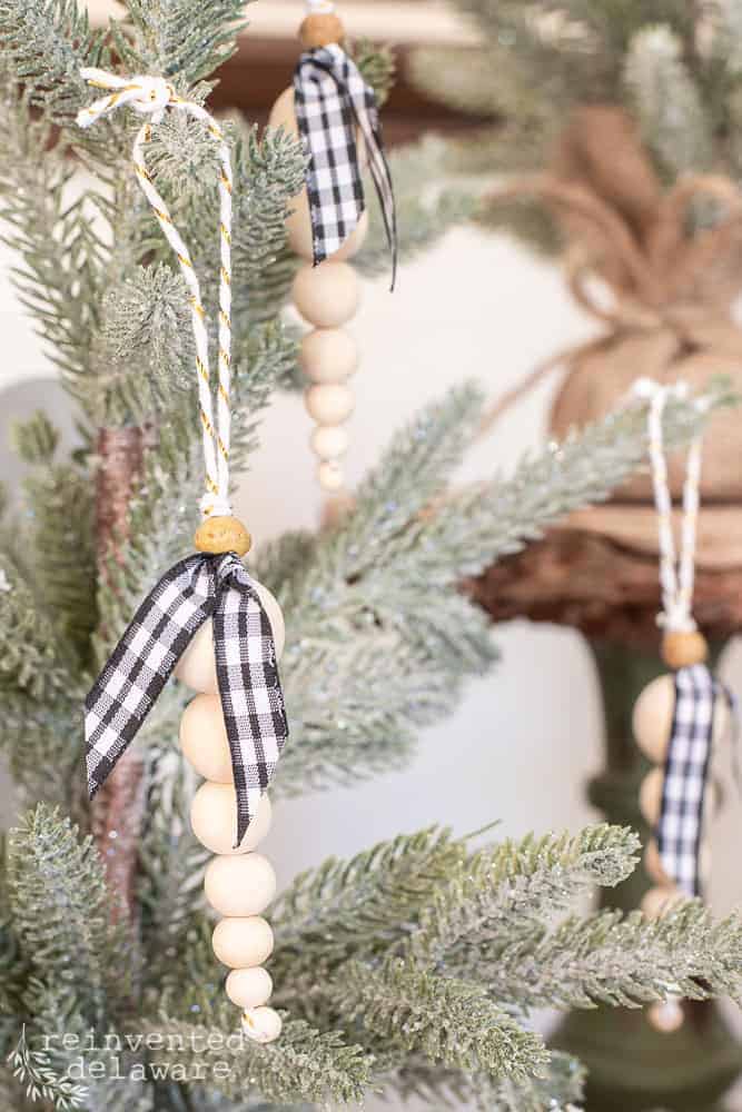 Do you want to learn how to make an easy DIY beaded Christmas tree ornament?  I've got you!  Let's see how easy this project is! #christmasdecoration #handmadechristmas #handmadeholidays
