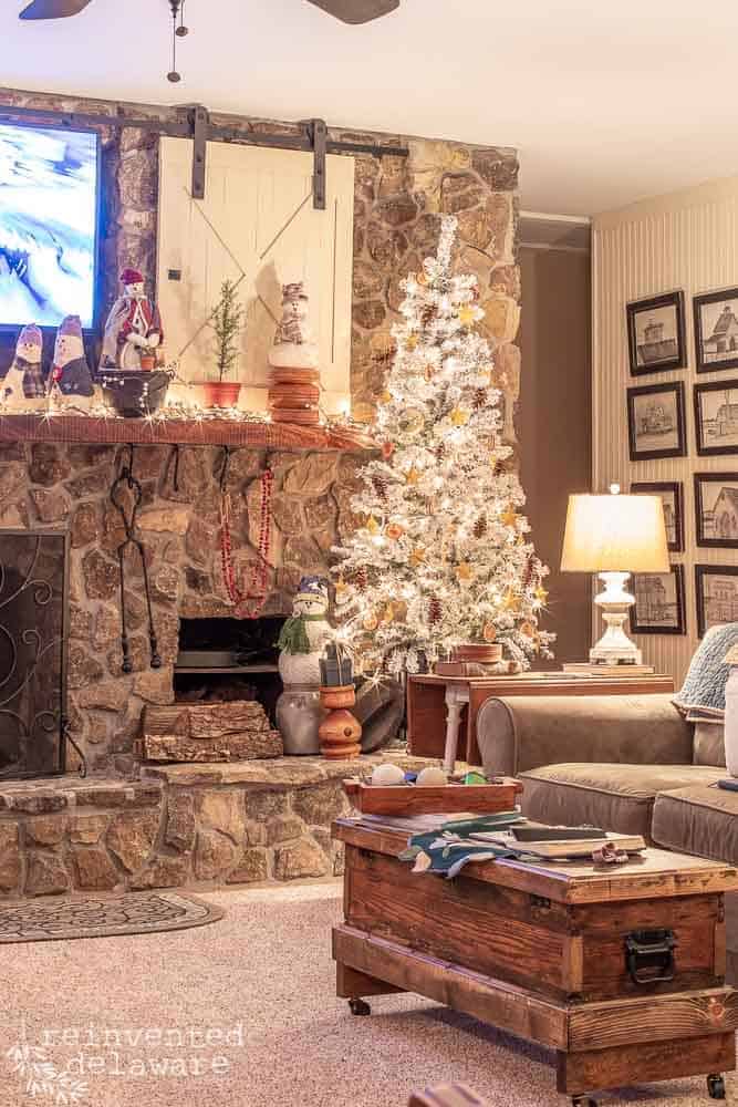 living room with fireplace, Christmas tree, snowmen on mantle