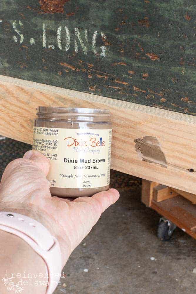 close up of Dixie Belle Mud Brown filler