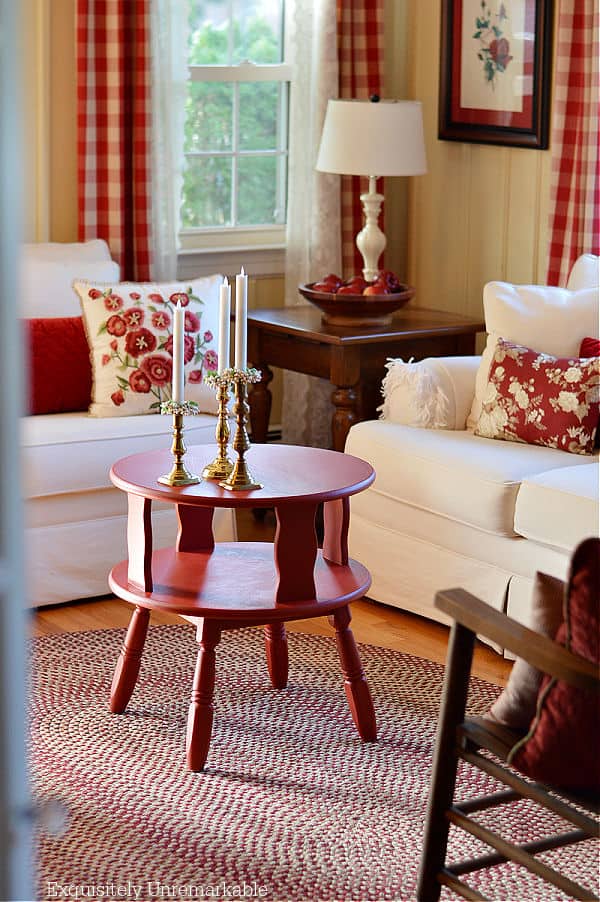 Red And White Cottage Style Living Room