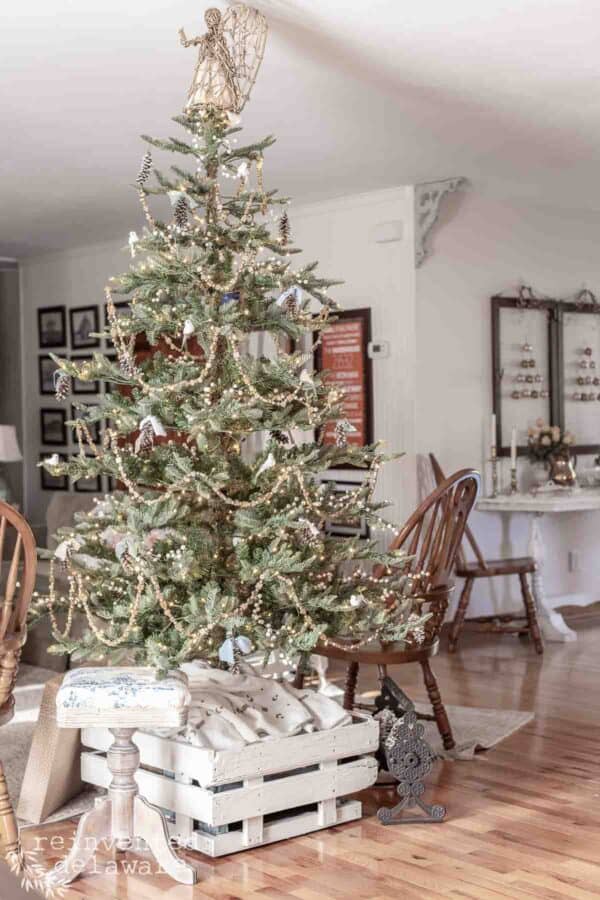 Simple Rustic Christmas Tree Decorating Ideas - Reinvented Delaware