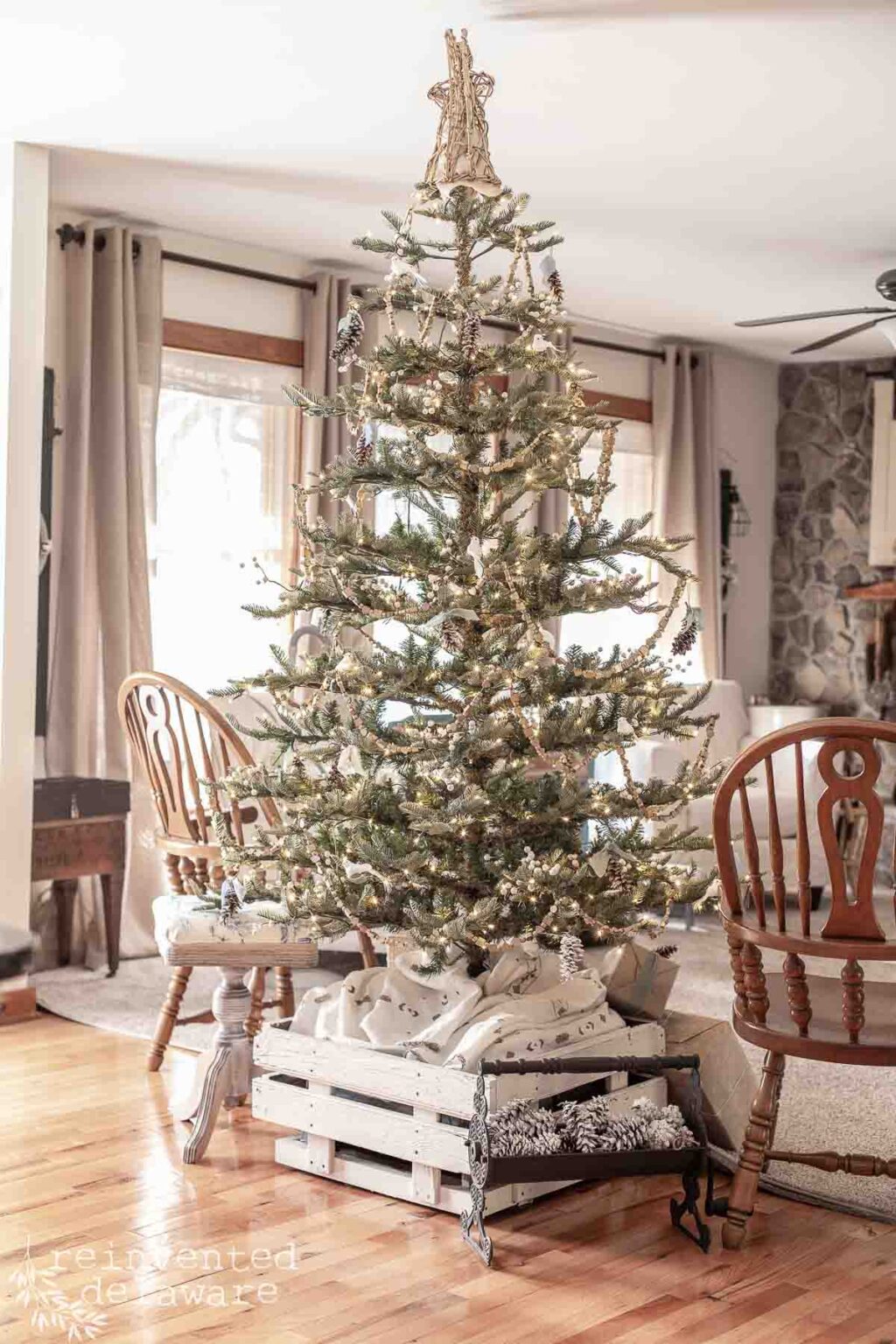 Simple Rustic Christmas Tree Decorating Ideas Reinvented Delaware Rustic Christmas Tree Decorating Ideas 30 1024x1536