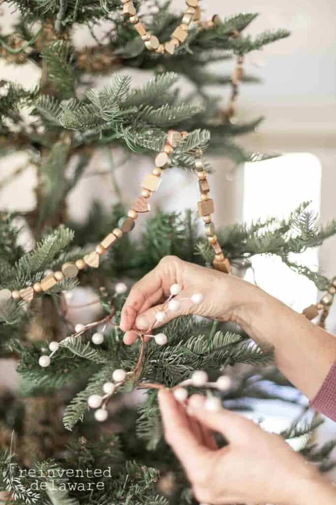 Classic Traditional Christmas Tree - How To Decorate A Christmas Tree With  Beads/Beaded Garland 