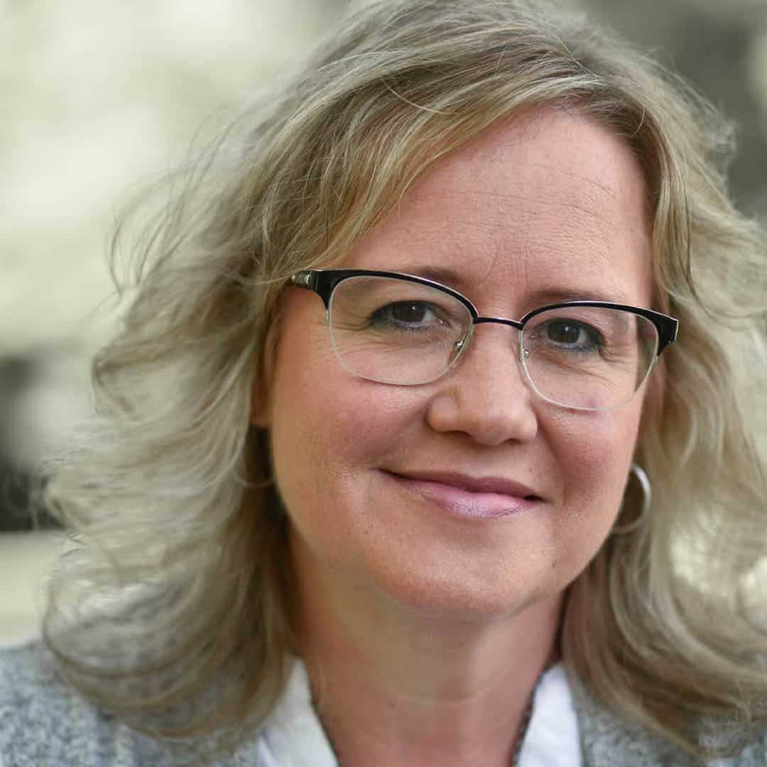 Lora from Lora Bloomquist